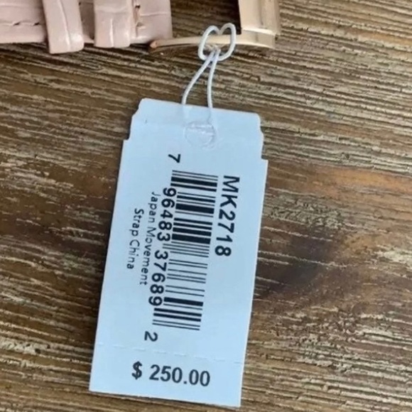 Michael Kors Pink Leather Watch - Picture 8 of 8